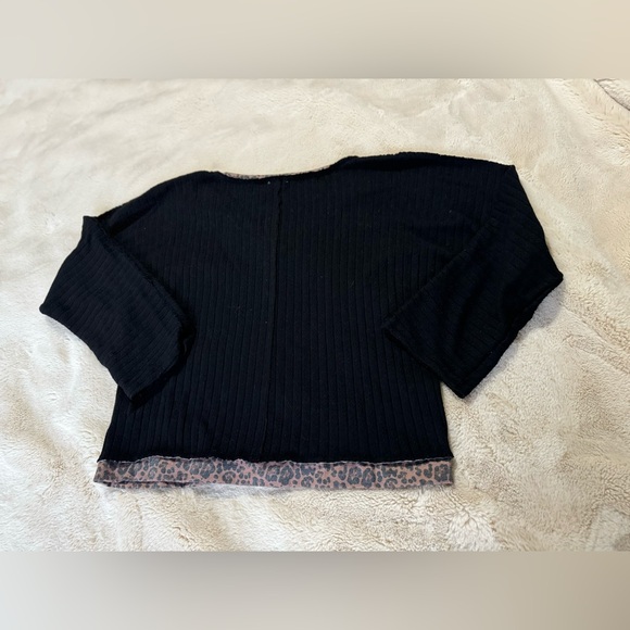 POL black top with leopard detailing. Size Medium - Picture 4 of 7